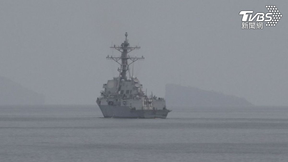 美國中央司令部證實美艦通過荷姆茲海峽,為清除水雷進行前置部署作業。(圖/翻攝自美軍中央司令部X)