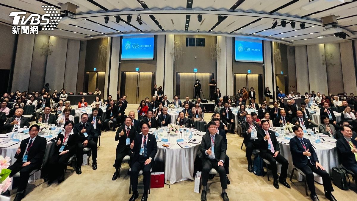 教育部長鄭英耀部長肯定遠見創辦人高希均和副社長李建興十多年來對台灣大學推動USR的努力,更讚許國內大學在有限資源下,仍能將社會責任與校務治理緊密連結,為台灣永續發展提供重要解方。(圖/東海大學 提供)