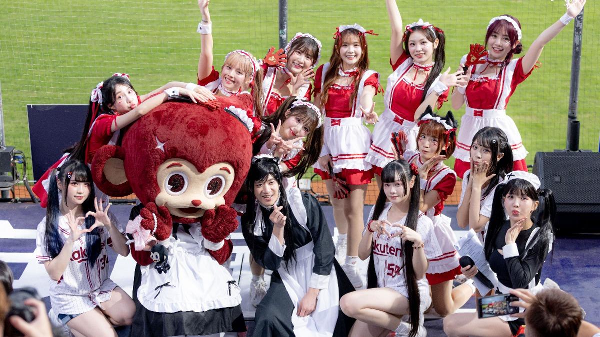 樂天女孩穿上女僕裝。(圖/樂天桃猿提供)