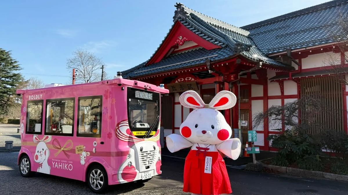 2人捲車底! 日本新潟彌彥村巴士碾路人 自動駕駛惹禍
