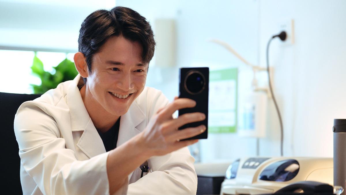 吳慷仁拍陸劇「火燒手掌」堅持來真的 認了:弄壞2個打火機