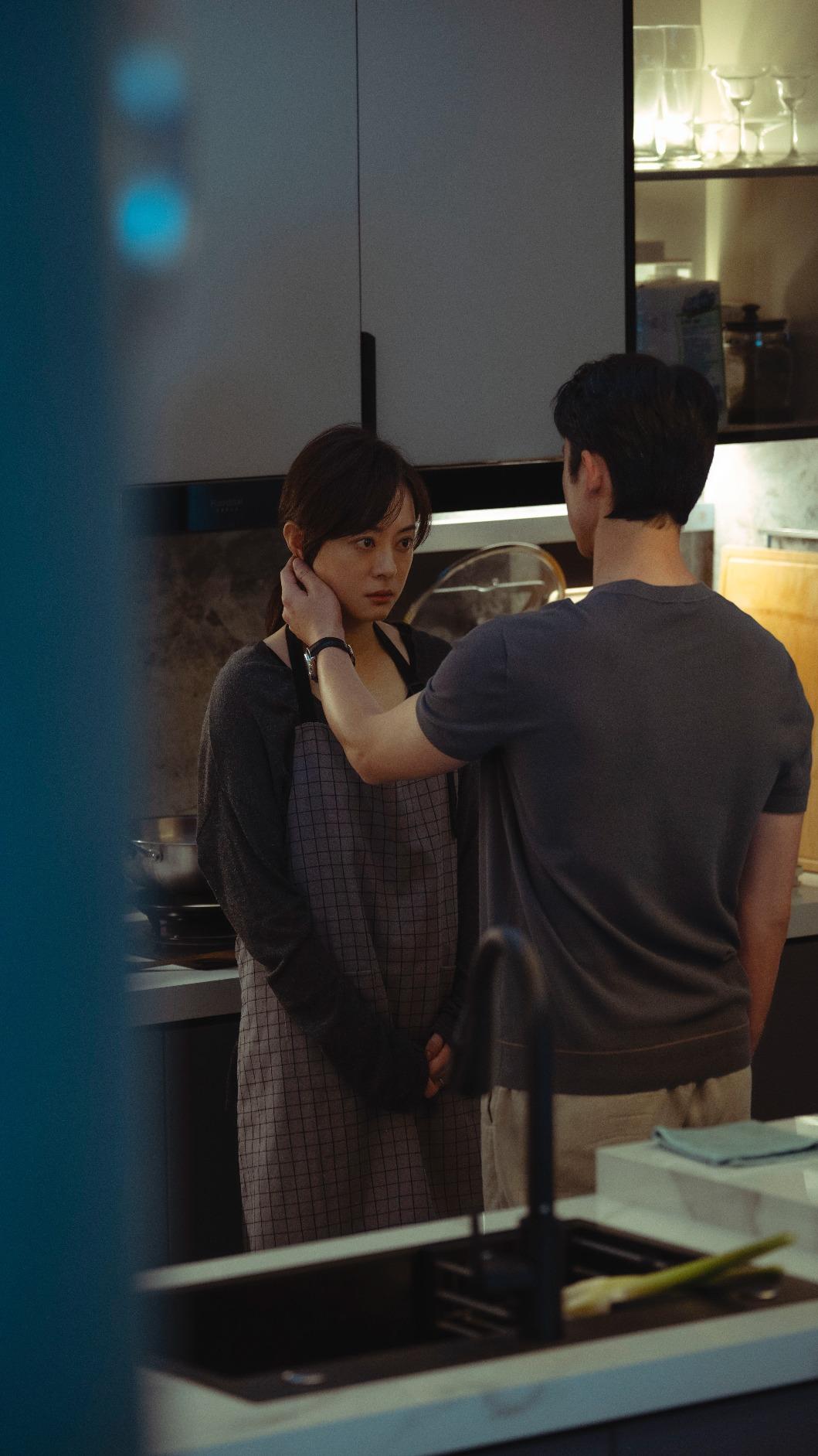 《危險關係》孫儷(左)一步步落入吳慷仁的陷阱。(圖/愛奇藝國際版提供)