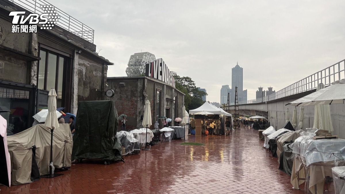 上週兒童節當天高雄下起大雨，主辦方卻照常舉行活動，卻有攤商跳出來控訴遇到「地雷主辦」。（圖／民眾提供）