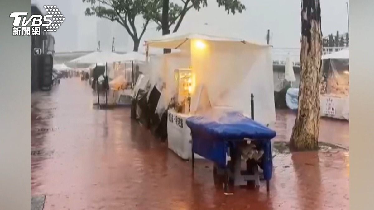 大雨天硬著頭皮開攤，結果什麼都沒賣出去就收攤了。（圖／民眾提供）