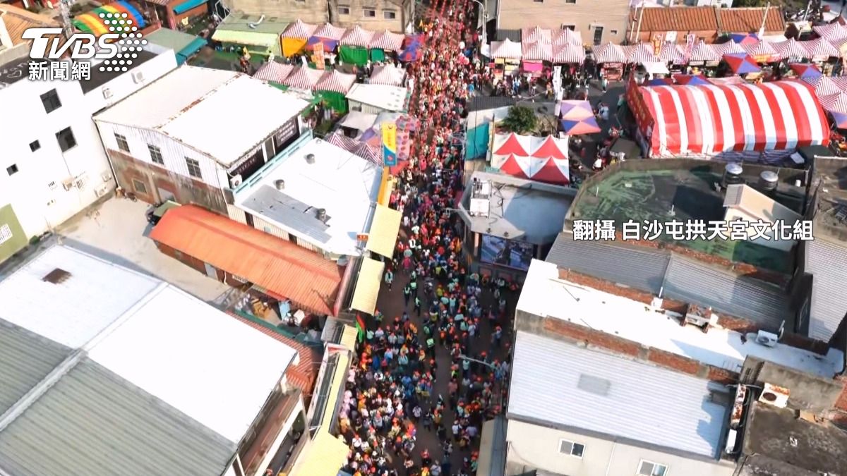 46萬人報名追「粉紅超跑」!白沙屯媽祖香燈腳大遷徙 台灣最強人群移動。(圖/白沙屯拱天宮文化組提供)
