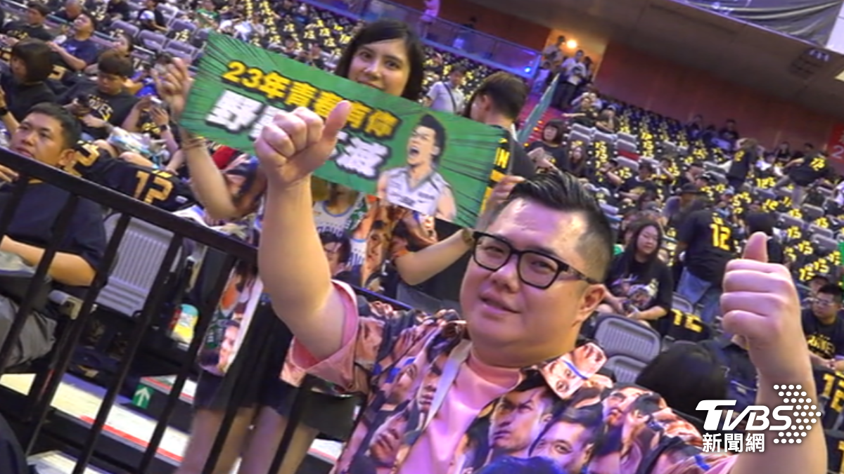 球迷客製化球衣。(圖/TVBS)