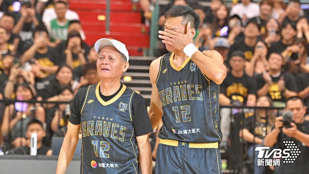 林志傑賽前和父親合影。(圖/胡瑞麒攝)