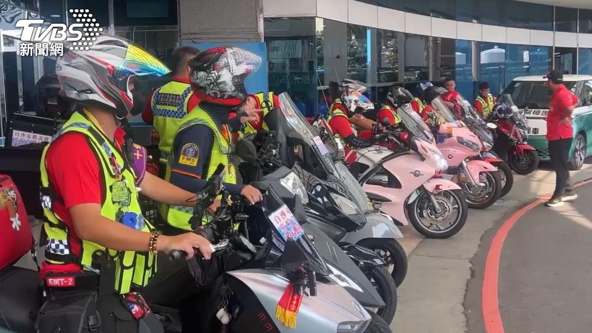 醫療重機出發! 台中童綜合醫療團逾80人跟隨。(圖/TVBS)