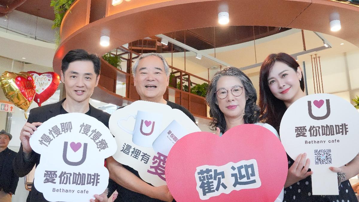 宋逸民(左1)與陳維齡(右1)投身公益活動。(圖/藝起發光提供)