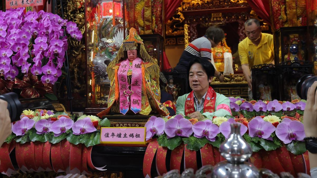 「粉紅超跑」即將起駕!賴清德參拜畫面曝 祈行程平安圓滿