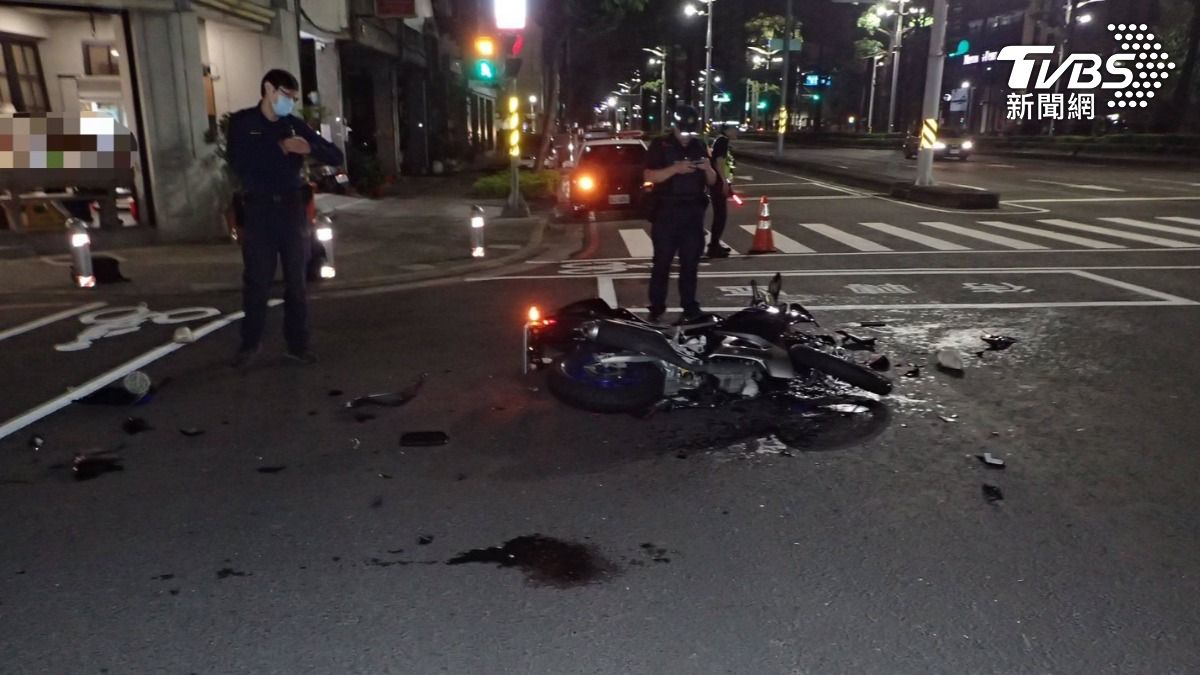 事故雙方經酒測均無酒精反應，研判洪男疑似未依號誌指示行駛。（圖／TVBS）