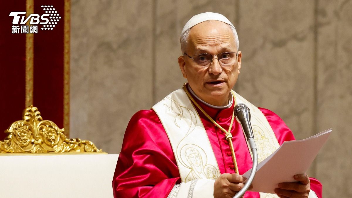 教宗良十四世(Pope Leo XIV)日前對伊朗戰爭發表嚴厲譴責,言詞間多次「含蓄地」抨擊川普。(圖/達志影像路透社)
