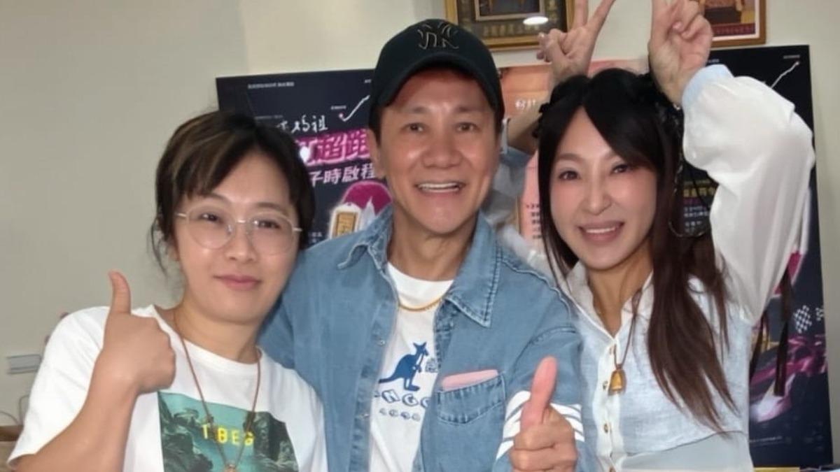 ALIE(左起)、王雷、妞妞直播合作愉快。(圖/酷思玩創意提供)