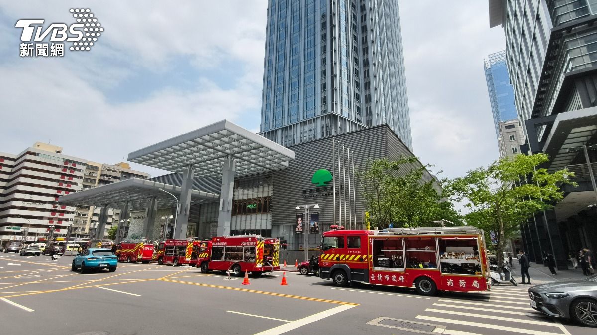 微風信義百貨內的餐廳「饗饗」稍早傳出火警，業者緊急疏散。（圖／陳冠宇攝）