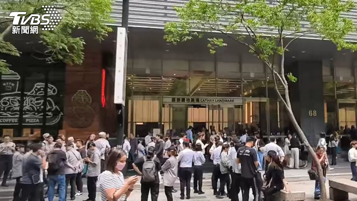 微風信義百貨內的餐廳「饗饗」稍早傳出火警，業者緊急疏散。（圖／陳冠宇攝）
