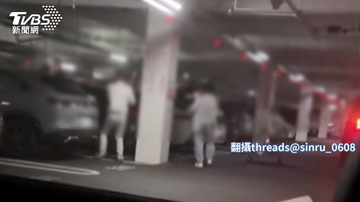 追債追到賣場！男持鋁棒狂揮攻擊致人傷　眼鏡手機全砸壞