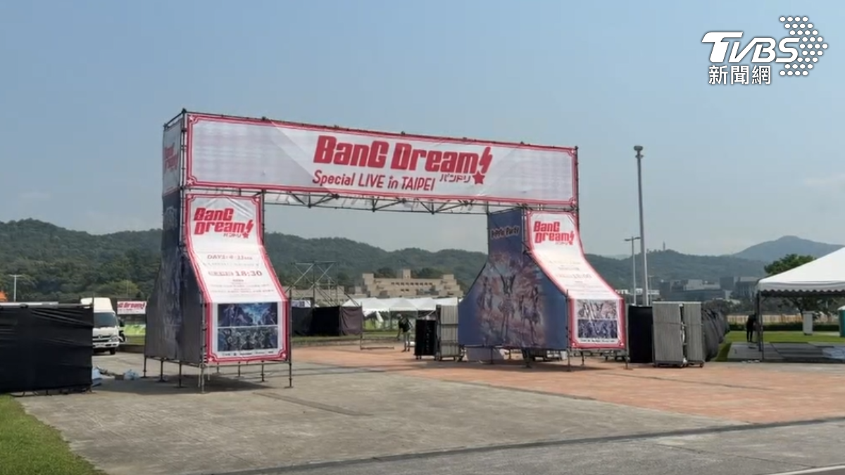 BanG Dream圍籬垮,工作人員傷,市府介入。(圖/TVBS)