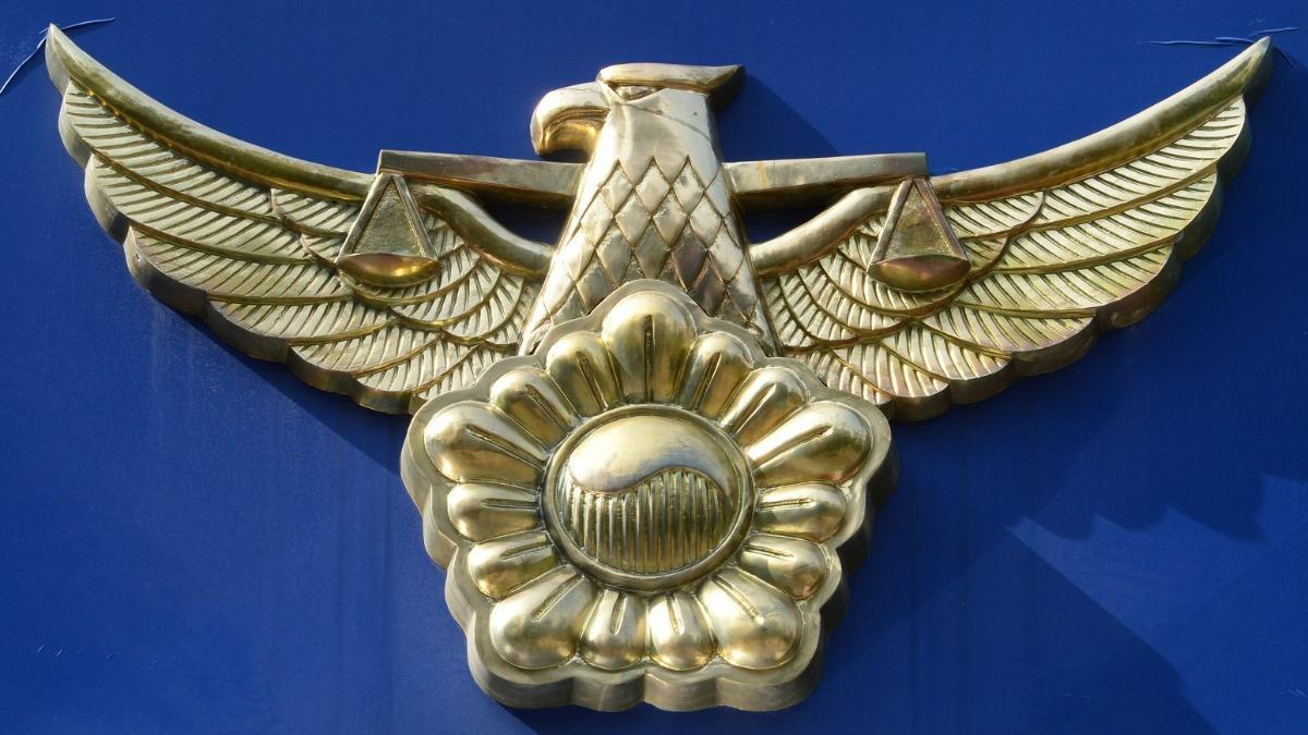 南韓高中生闖校長室「拿武器」刺傷老師！30多歲男師緊急送醫