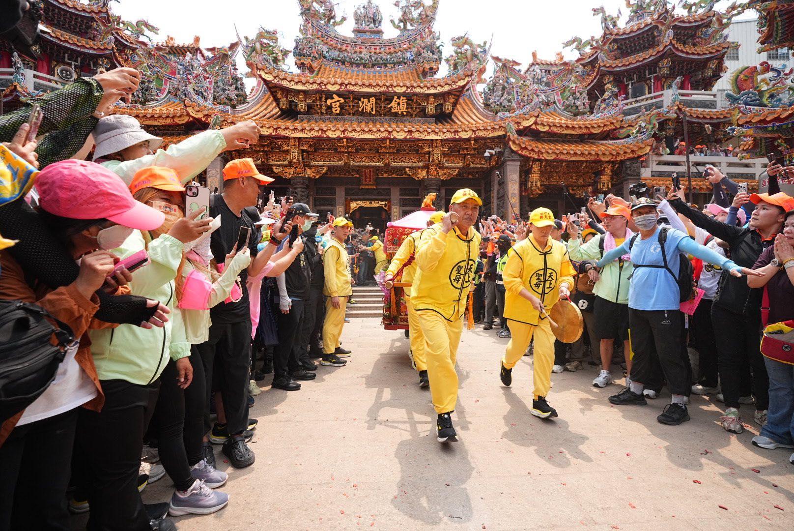 白沙屯媽祖-白沙屯媽祖直播-白沙屯媽祖進香-粉紅超跑-大甲鎮瀾宮-白沙屯媽祖路線-白沙屯媽祖GPS即時定位-白沙屯媽祖在哪裡-白沙屯拱天宮
