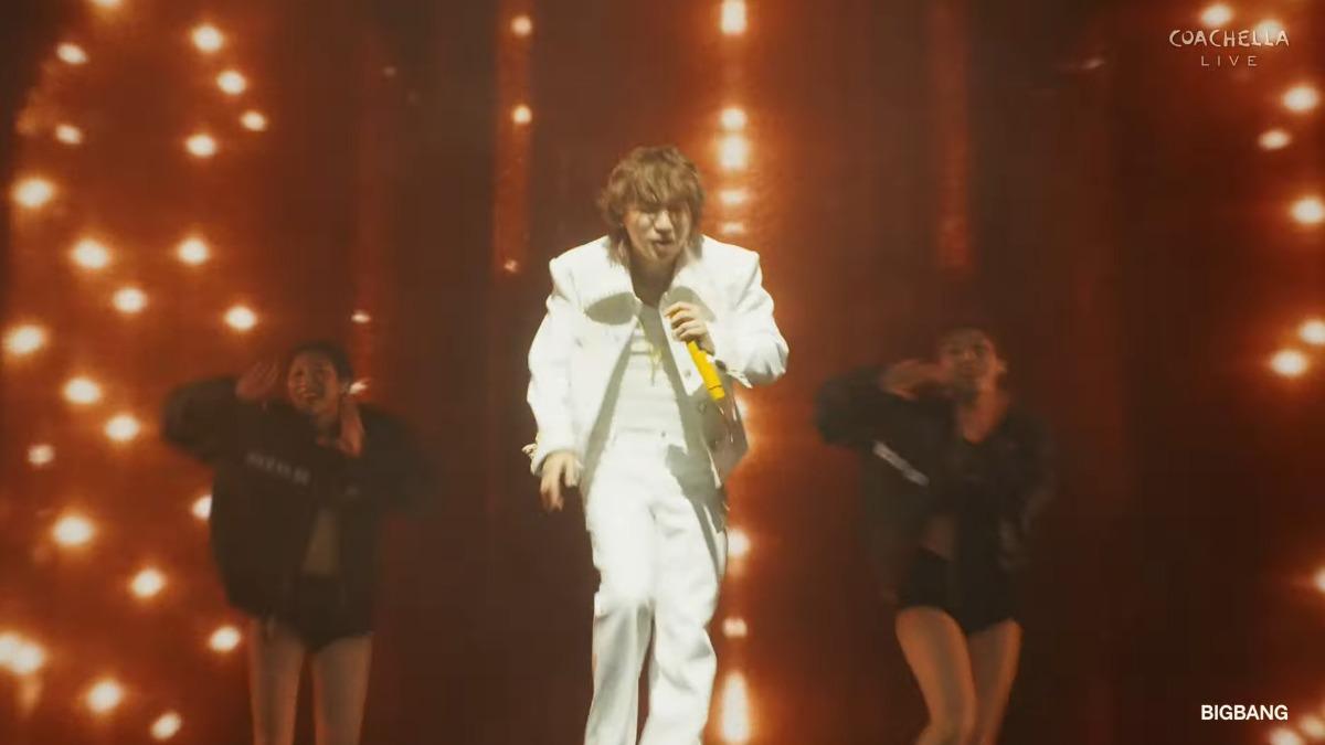 大聲把韓式trot風味的歌舞表演帶到科切拉,讓全場笑聲不斷。(圖/翻攝自官方YT頻道)
