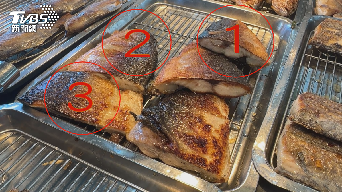 虱目魚飆10年新高,自助餐分區賣,魚尾這塊60元、另一塊要70元,虱目魚肚一定比較貴,要80元。(圖/TVBS)