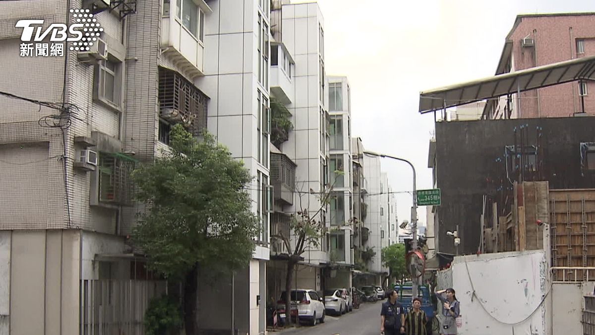 北市信義區富台里,連動老公寓望過去,都有增設電梯。(圖/TVBS)