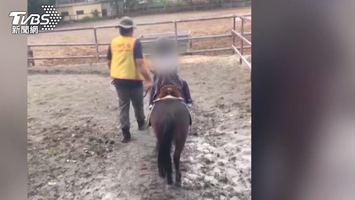 后里馬場3歲女童騎馬遭甩飛　家長批「場區無安全管理與應變」