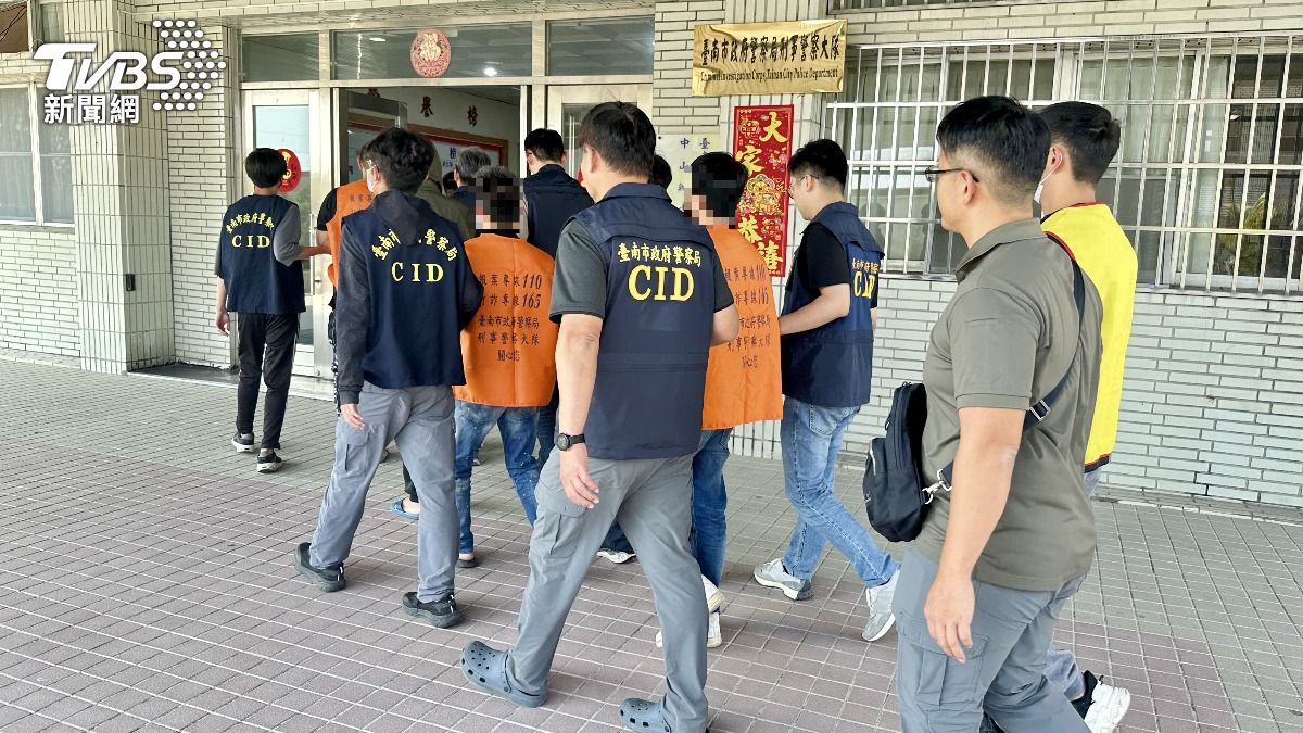 集團成員先是派員徘徊工地，阻撓施工，再向高層索討鉅額保護費。（圖／TVBS）