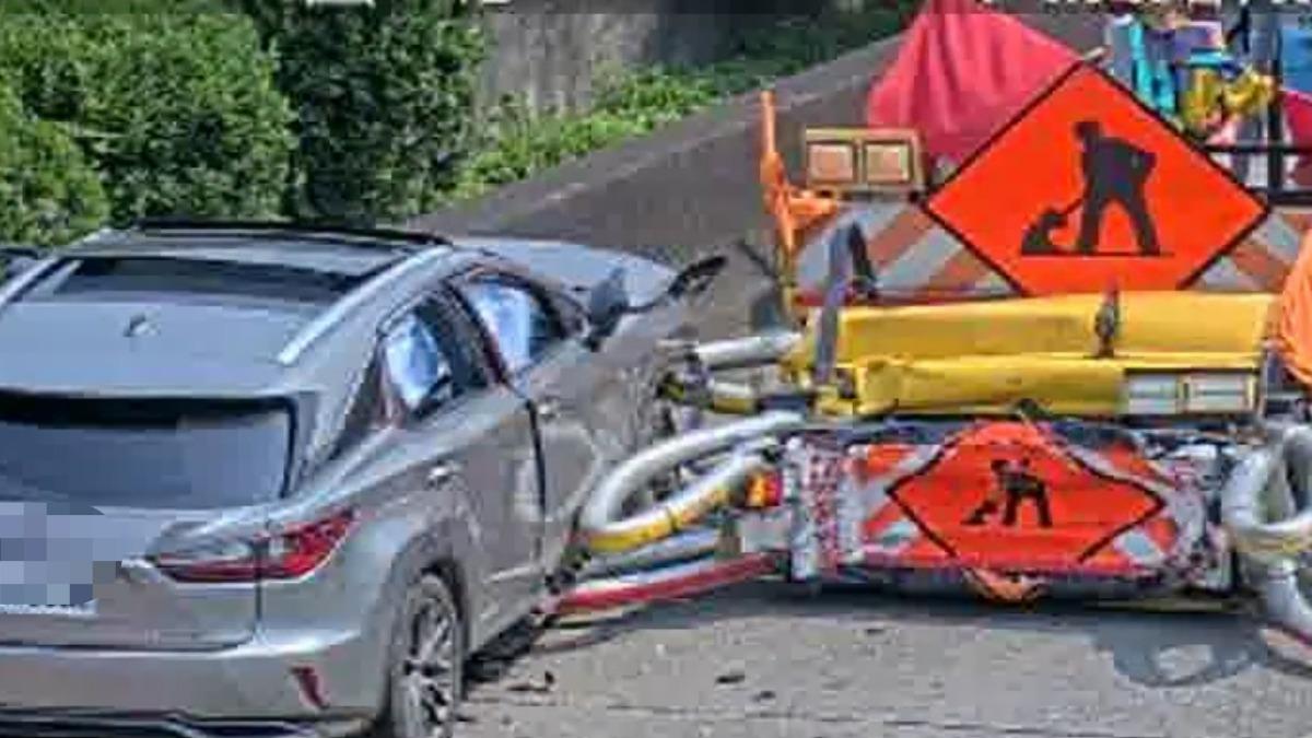 事故造成休旅車駕駛1人受傷送醫。(圖/翻攝自高速公路資訊網)