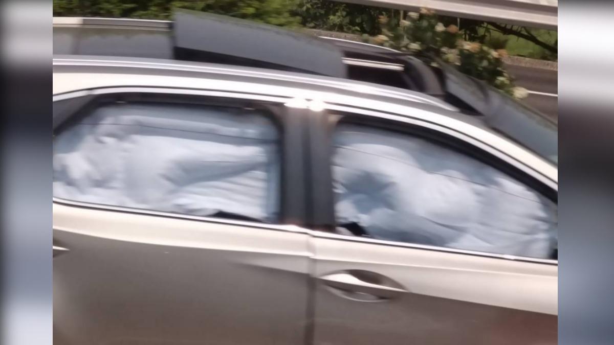 撞擊力道之大,車內安全氣囊全爆開。(圖/翻攝記者爆料網)