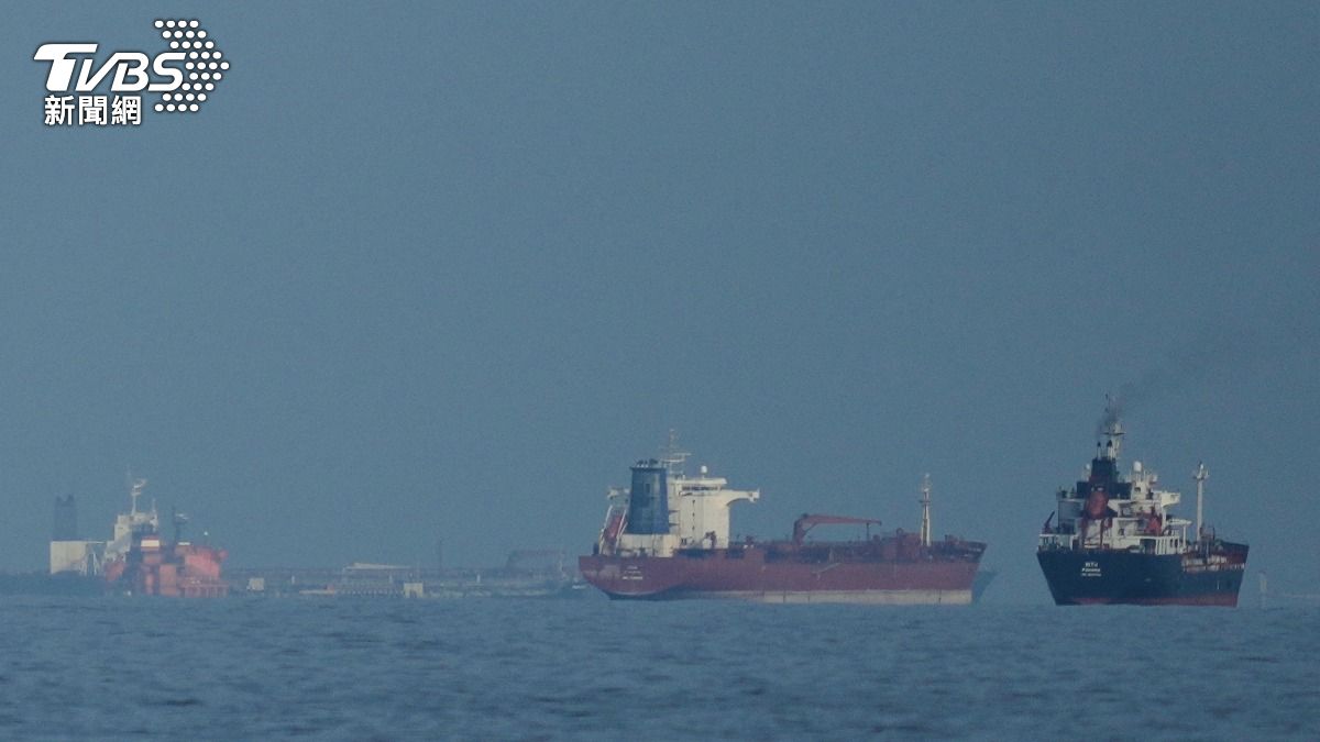 美15艘軍艦包夾荷姆茲海峽 2艘中國油輪掉頭跑