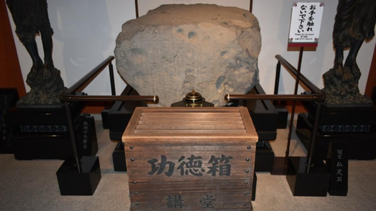 誰幹的? 奈良藥師寺國寶遭殃 「佛足石」遭噴不明液體