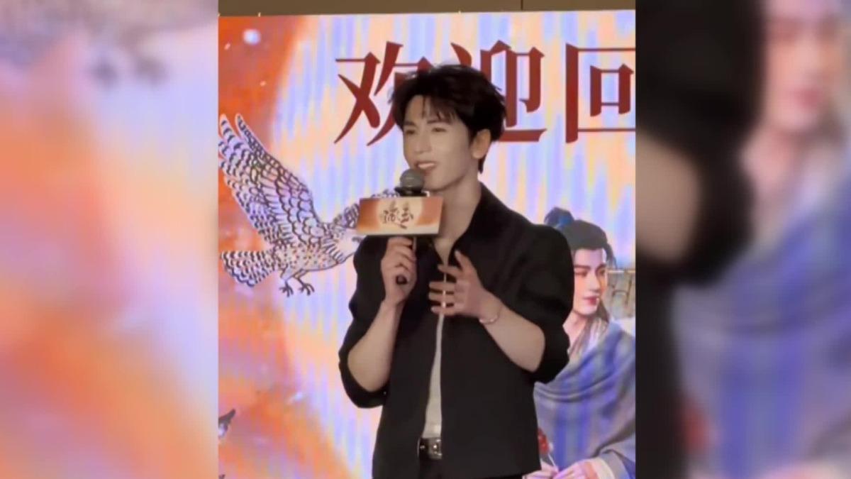張凌赫出席《逐玉》慶功宴哽咽。(圖/翻攝微博)