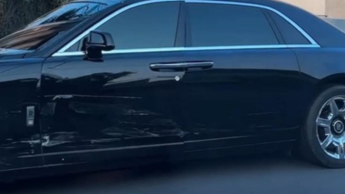 新車價2700萬的勞斯萊斯被刮花。(圖/翻攝自Threads@haha.yum)