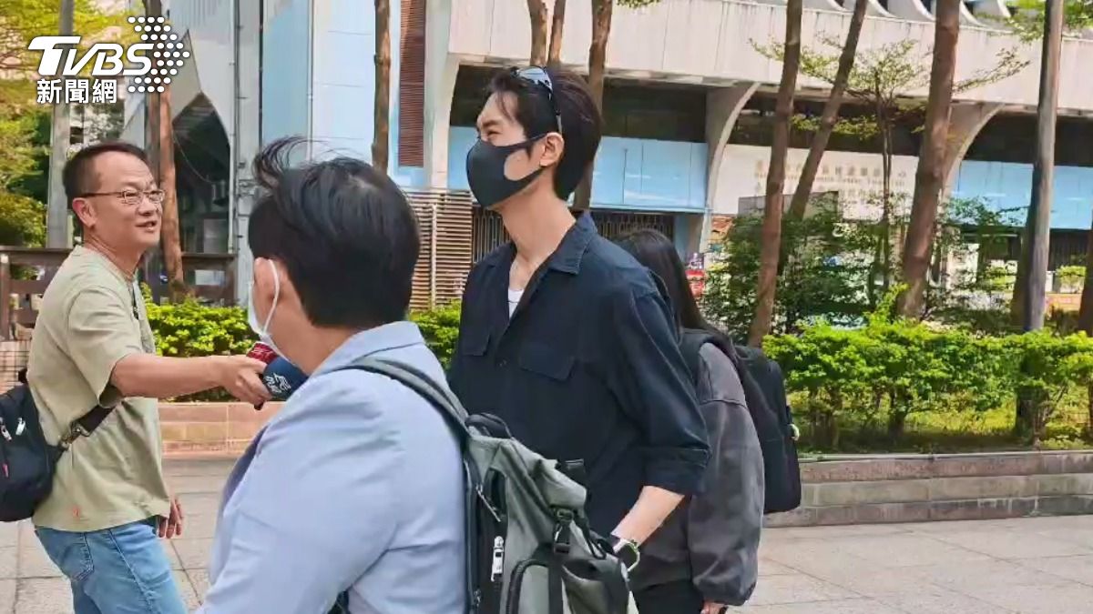 快訊/粿粿婚變案首開庭!范姜彥豐全黑現身 王子神隱未露面