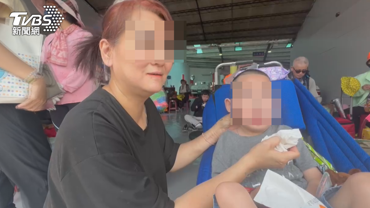 8歲腦麻童跪求奇蹟　白沙屯媽祖暖心關懷