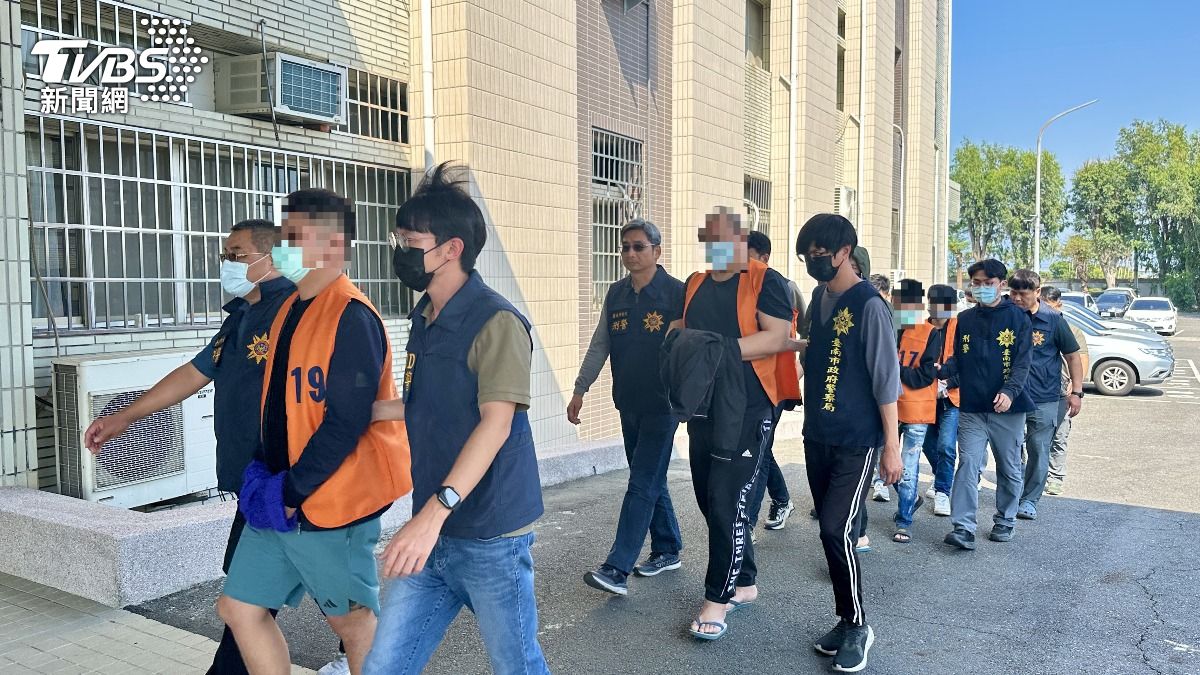 鐘姓男子與蘇姓男子，兩人有計畫性地教唆成員，初期先至工地滋擾，藉故以施工太吵等理由，要求建商支付地方處理費。（圖／TVBS）