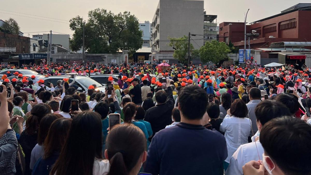 白沙屯媽祖進香「香燈腳4大亂象」挨轟！網籲素質要顧：又不是蝗蟲