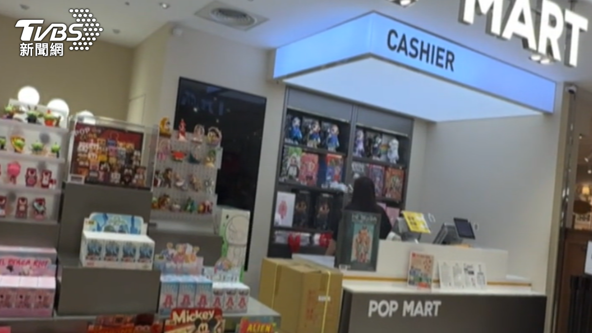 POP MART台北市東區百貨2樓櫃位4月19日結束營業。(圖/TVBS)