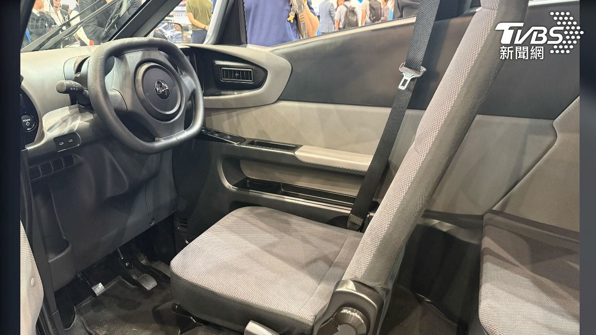 駕艙機車-Mobility-Lean3-充電-機車-汽車-電動車-駕照-開箱-實測