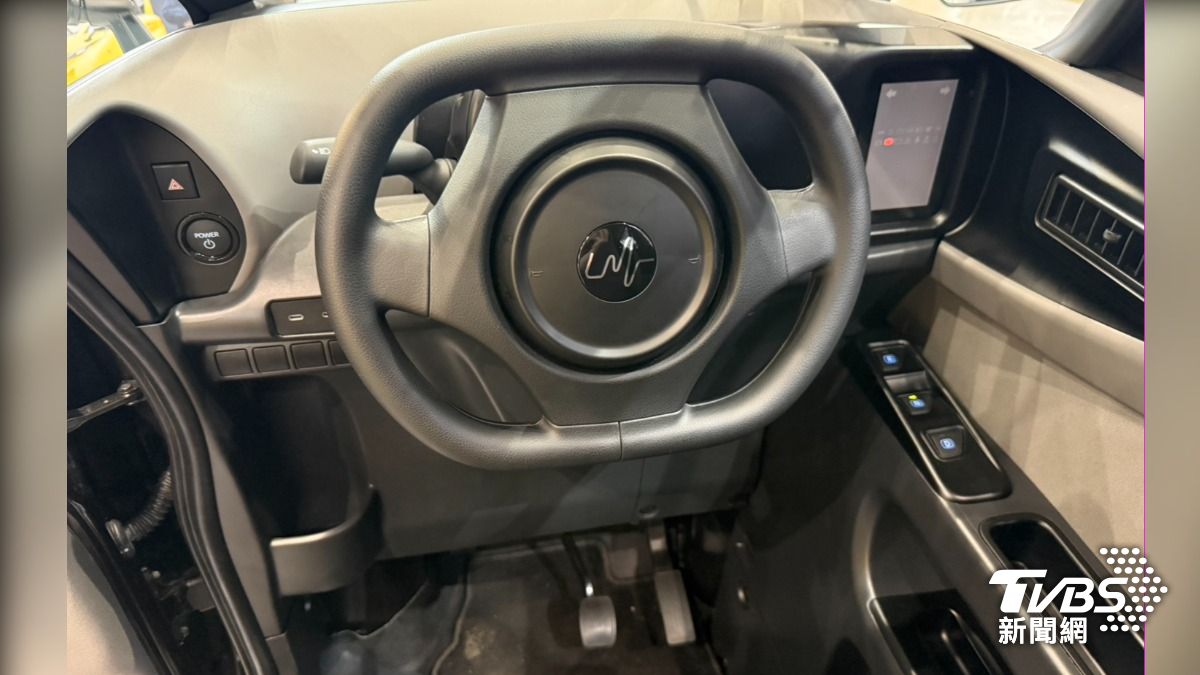 駕艙機車-Mobility-Lean3-充電-機車-汽車-電動車-駕照-開箱-實測