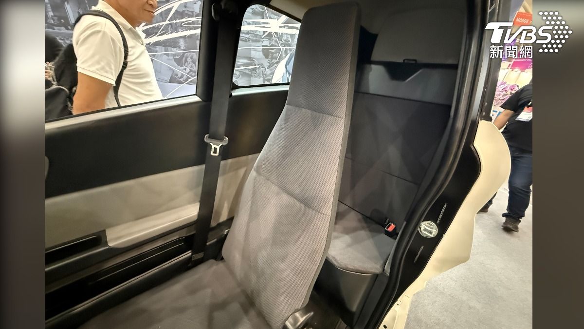 駕艙機車-Mobility-Lean3-充電-機車-汽車-電動車-駕照-開箱-實測