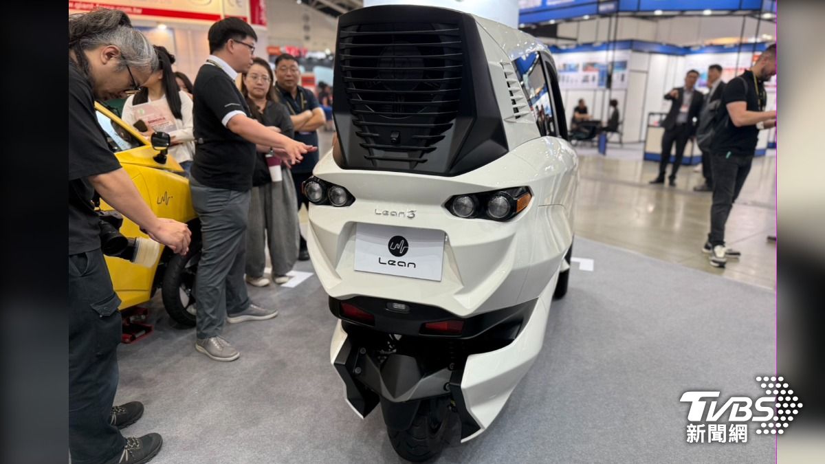 駕艙機車-Mobility-Lean3-充電-機車-汽車-電動車-駕照-開箱-實測