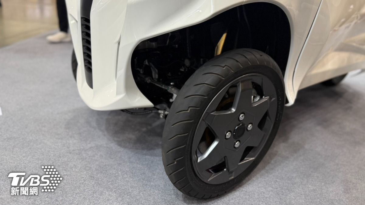駕艙機車-Mobility-Lean3-充電-機車-汽車-電動車-駕照-開箱-實測