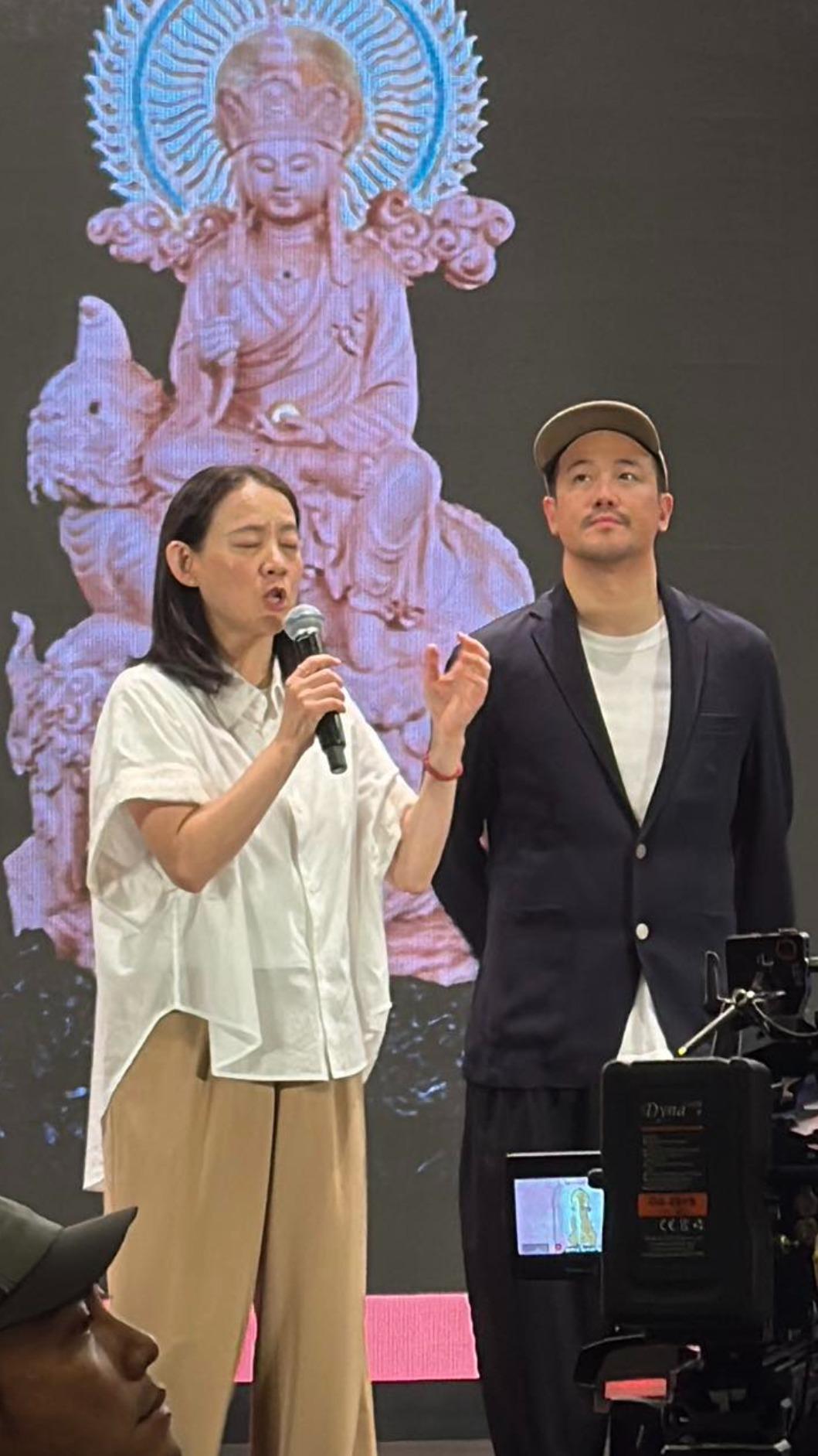 曾志偉的子女曾寶儀、曾國祥。(圖/翻攝自臉書汪曼玲《快拍.曼鏡頭》)