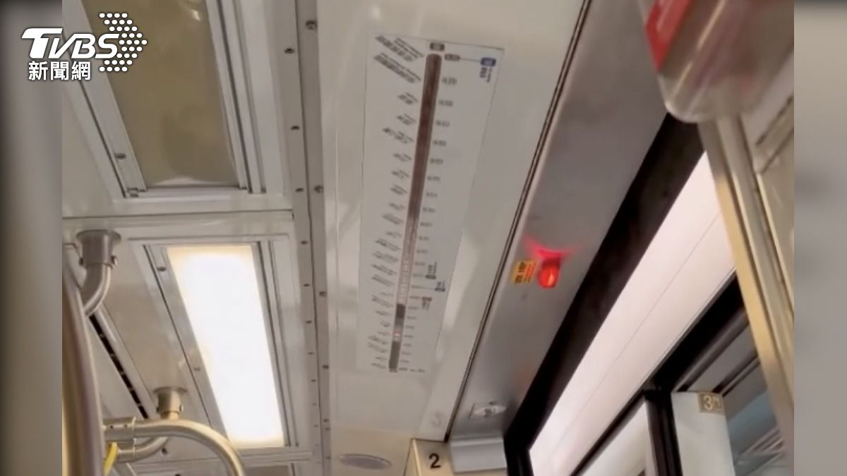 文湖線列車卡住。（圖／網友＠will20081106 授權提供）