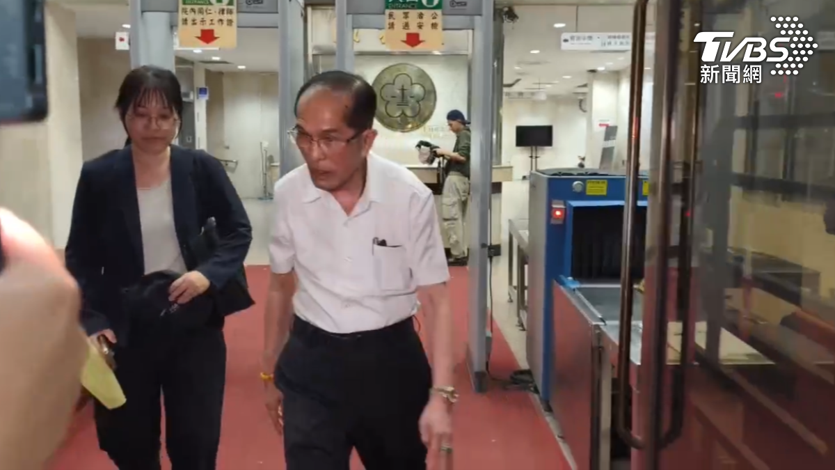 宏泰建設前董事長張志明30萬交保、限制住居出境出海。(圖/TVBS)