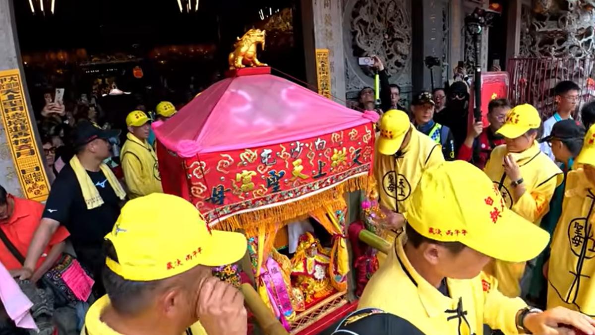 粉紅超跑進西螺福興宮!偕太平媽祖夢幻連動 再度「四媽會」