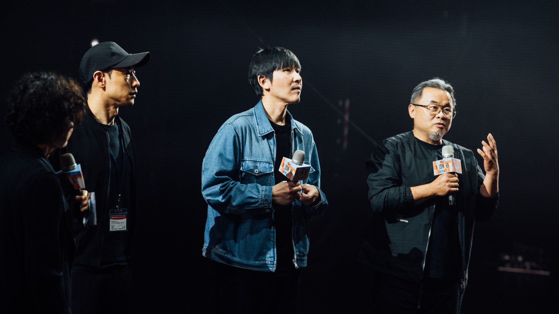 ▲2026 NTT Arts NOVA豪華朗機工《最後一問》 豪華朗機工三位主創分享首度挑戰大型無人劇場的創作歷程，期盼以科技承載記憶，讓觀眾看見機器的靈魂。(來源：臺中國家歌劇院，攝影：劉碧慈)