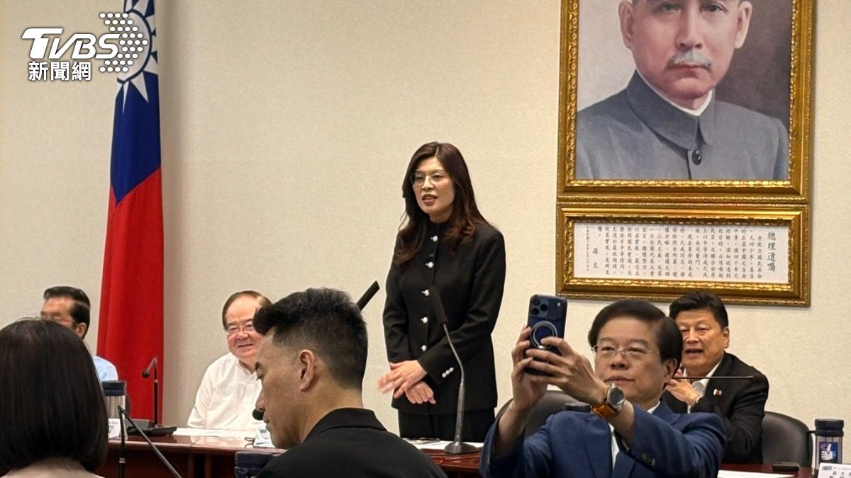 盛讚習近平「體貼入微」 鄭麗文招手會晤賴清德:我等你出訪回來